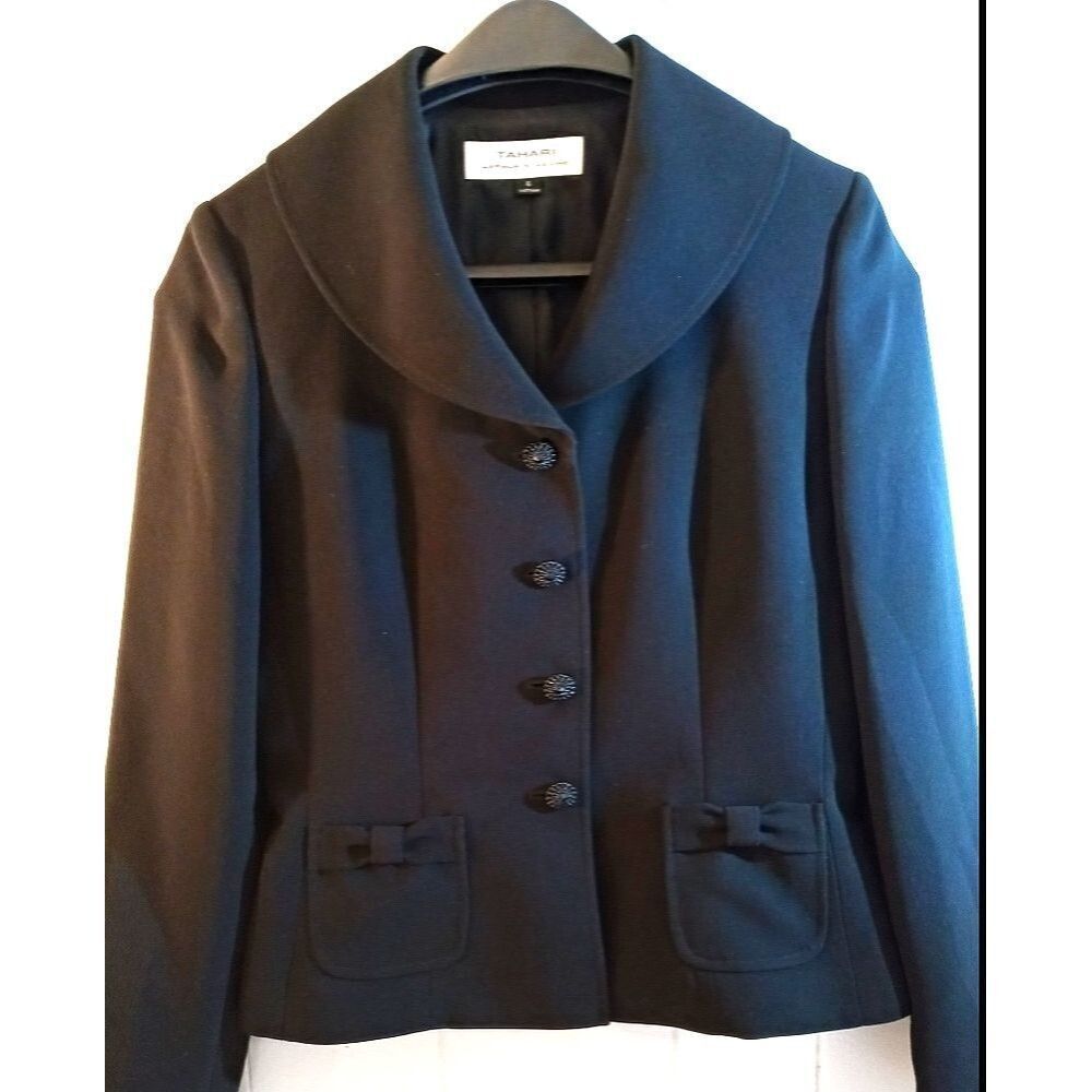 Tahari Round Peter Pan Collar 4 Button 2 Pocket Black Blazer sz 6 - Picture 2 of 5